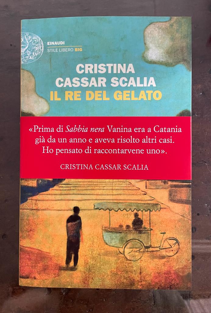LA CARROZZA DELLA SANTA di Cristina Cassar Scalia (Einaudi) – recensione